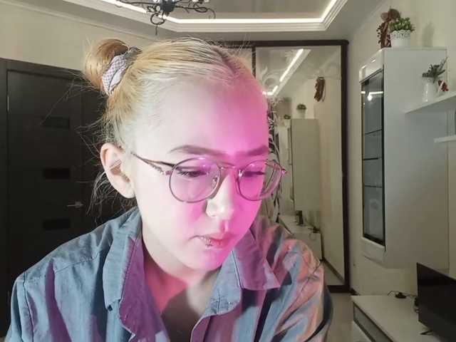 MyrleHenggeler live cam on BongaCams