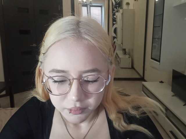 MyrleHenggeler live cam on BongaCams