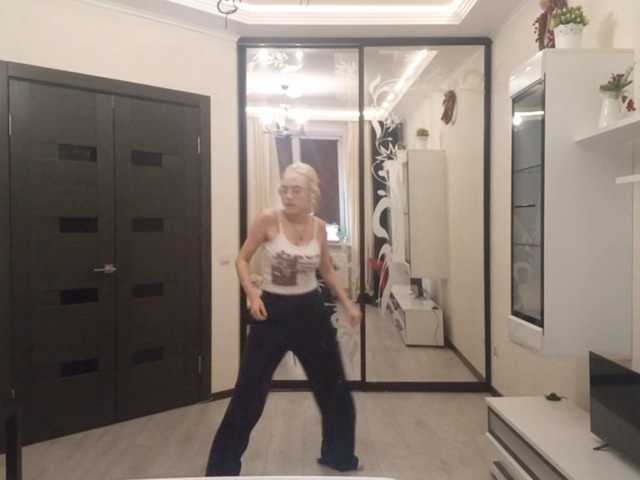MyrleHenggeler live cam on BongaCams