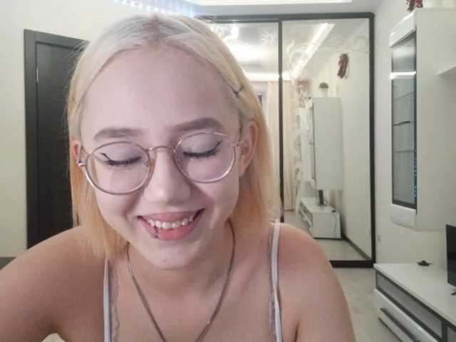 MyrleHenggeler live cam on BongaCams