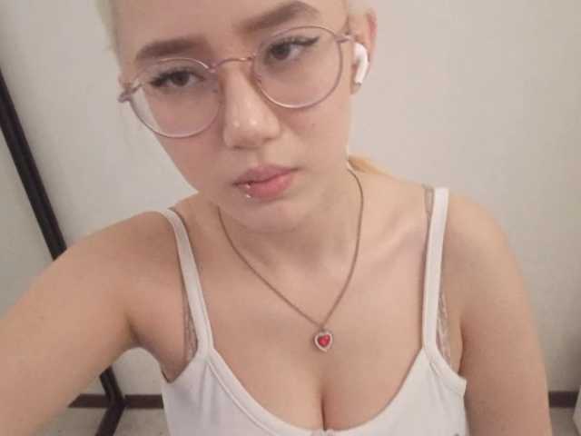 MyrleHenggeler, en vivo ahora en BongaCams