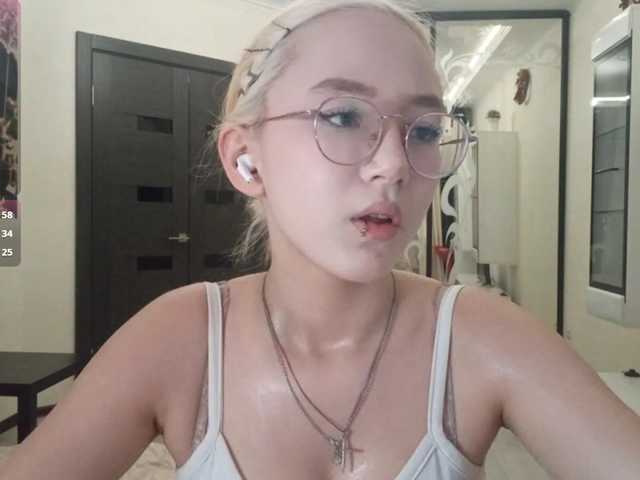 MyrleHenggeler live cam on BongaCams