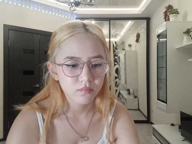 MyrleHenggeler live cam on BongaCams