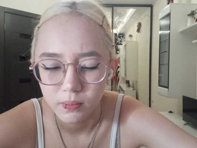 MyrleHenggeler live cam on BongaCams