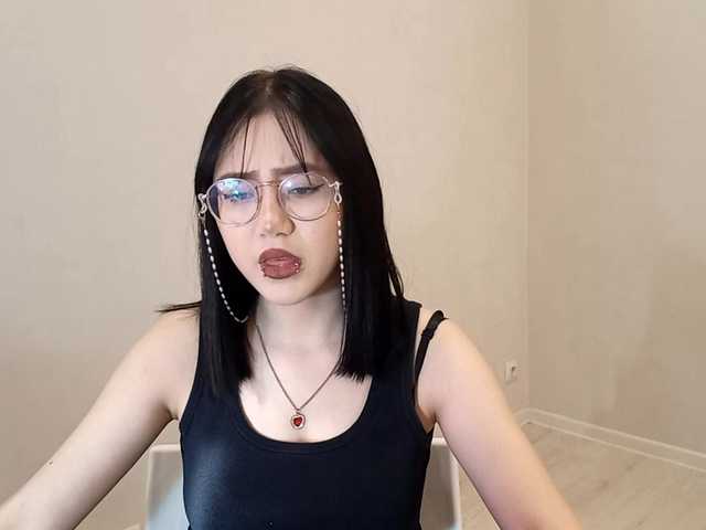 MyrleHenggeler live cam