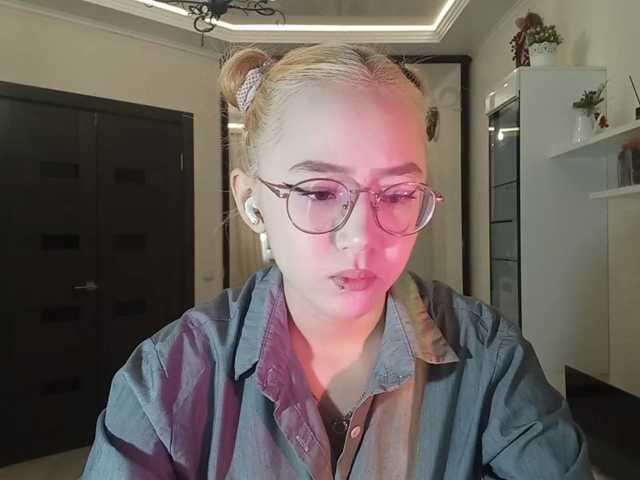 MyrleHenggeler live cam on BongaCams
