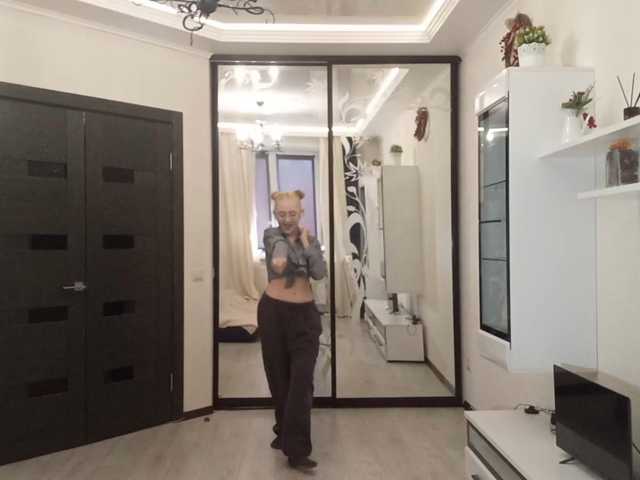 MyrleHenggeler live cam on BongaCams