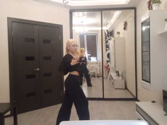 MyrleHenggeler live cam on BongaCams