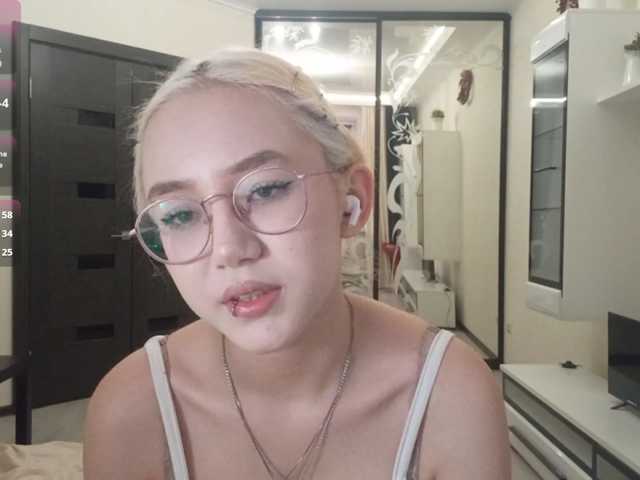 MyrleHenggeler live cam on BongaCams