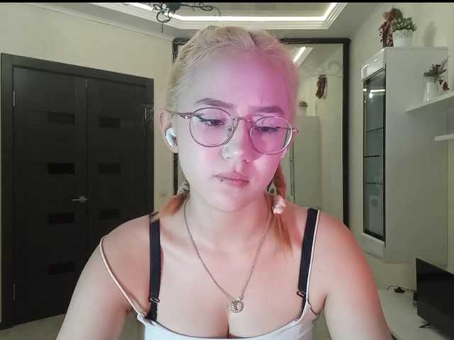 MyrleHenggeler live cam on BongaCams