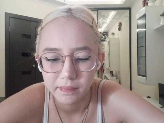 MyrleHenggeler live cam on BongaCams