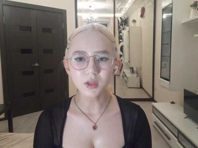 MyrleHenggeler live cam on BongaCams