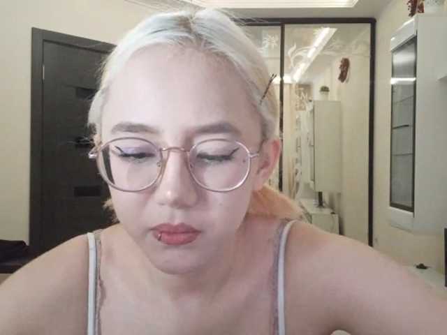 MyrleHenggeler live cam on BongaCams
