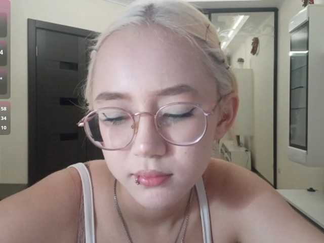 MyrleHenggeler live cam on BongaCams