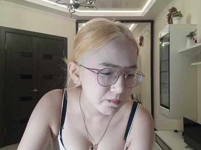 MyrleHenggeler live cam on BongaCams