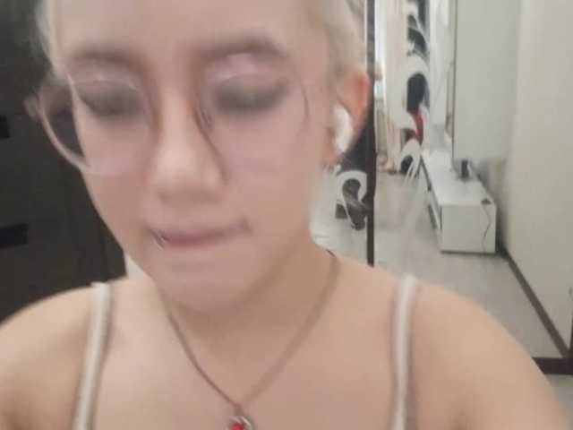 MyrleHenggeler live cam on BongaCams