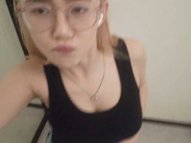 MyrleHenggeler live cam on BongaCams