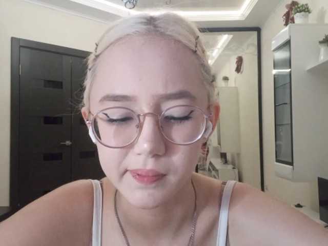 MyrleHenggeler live cam on BongaCams