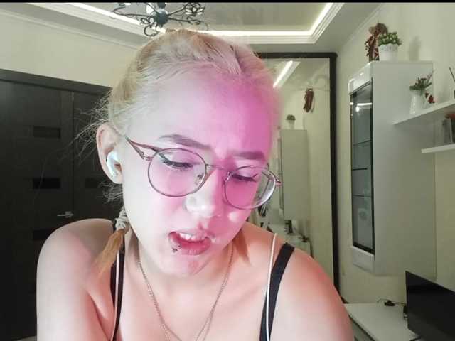 MyrleHenggeler live cam on BongaCams