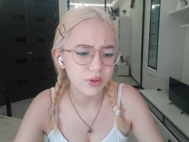 MyrleHenggeler live cam on BongaCams
