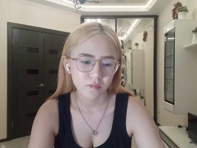 MyrleHenggeler live cam on BongaCams