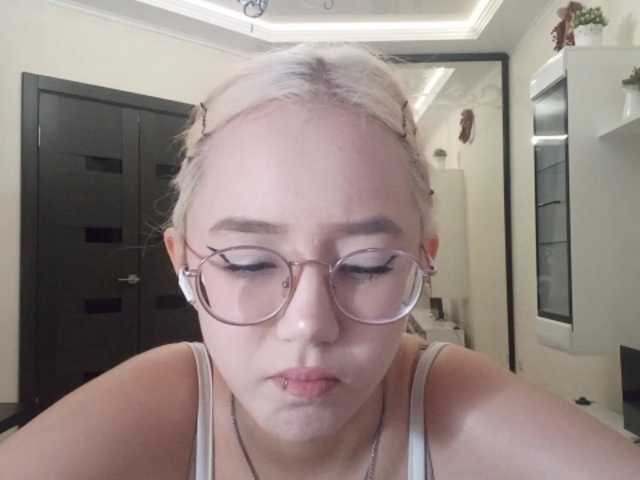 MyrleHenggeler live cam on BongaCams