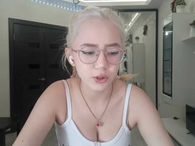 MyrleHenggeler live cam on BongaCams
