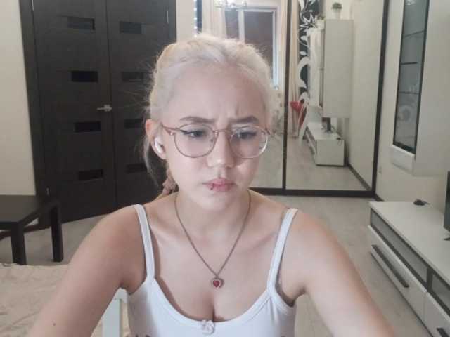 MyrleHenggeler live cam on BongaCams