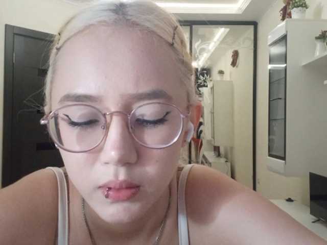 MyrleHenggeler live cam on BongaCams