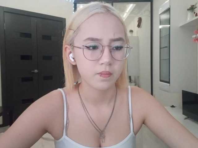 MyrleHenggeler live cam on BongaCams