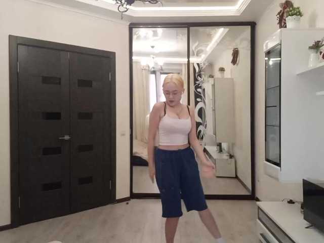 MyrleHenggeler live cam on BongaCams
