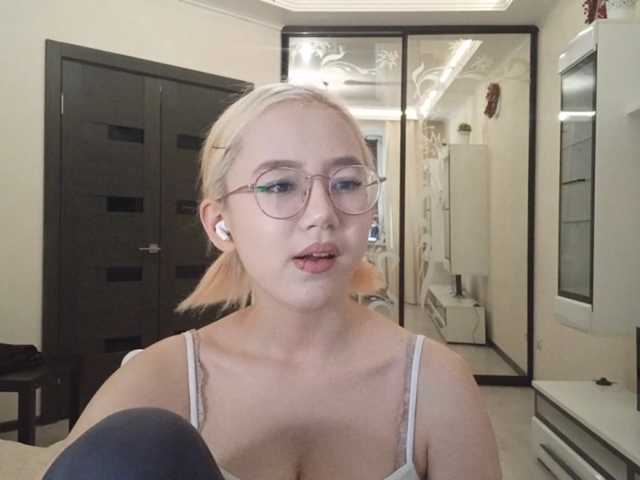 MyrleHenggeler live cam on BongaCams