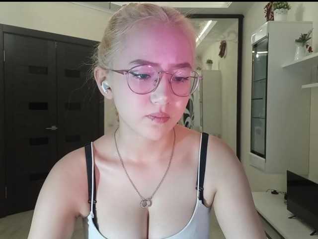 MyrleHenggeler live cam on BongaCams