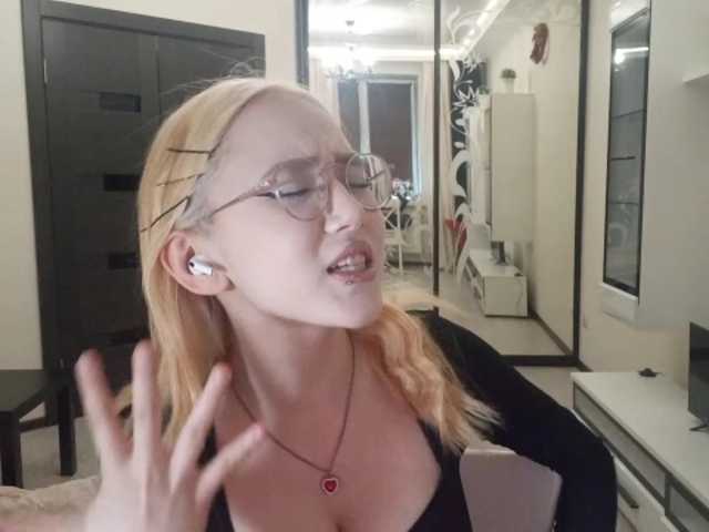 MyrleHenggeler live cam on BongaCams