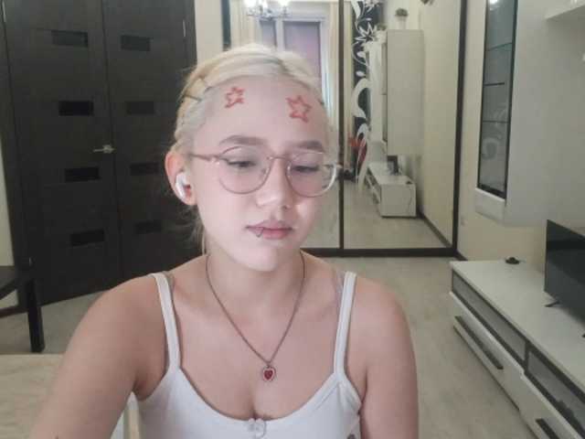 MyrleHenggeler live cam on BongaCams