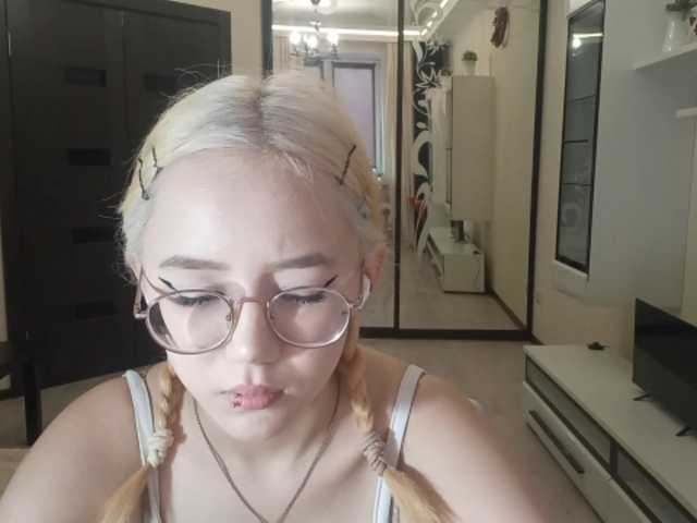 MyrleHenggeler live cam on BongaCams