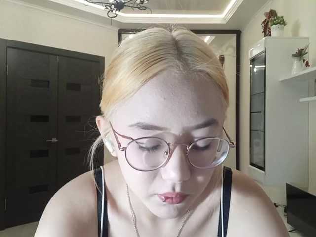 MyrleHenggeler live cam on BongaCams