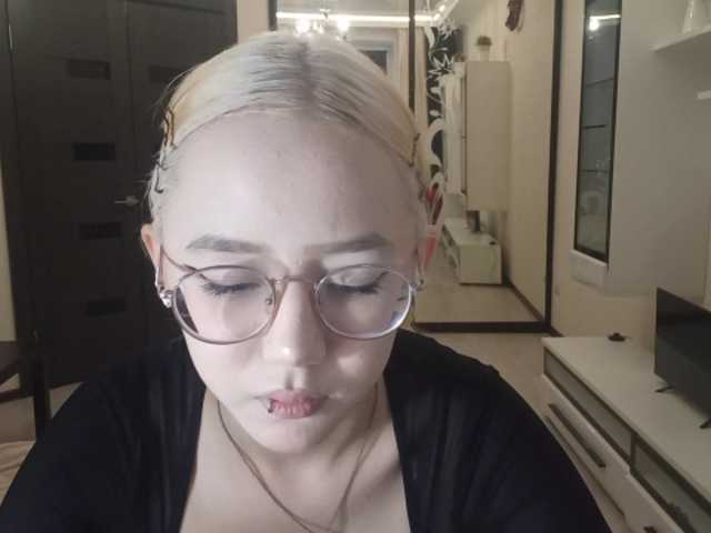 MyrleHenggeler live cam on BongaCams