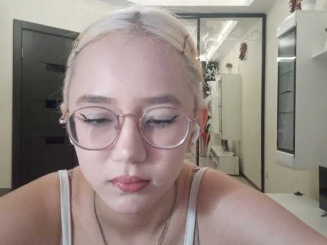 MyrleHenggeler live cam on BongaCams