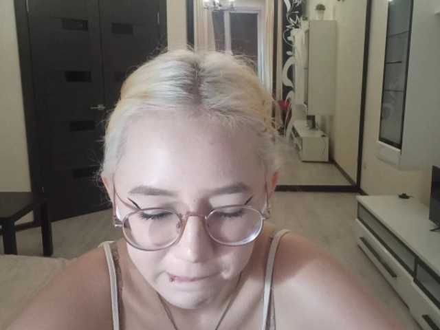MyrleHenggeler live cam on BongaCams