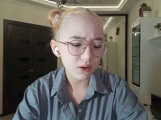 MyrleHenggeler live cam on BongaCams