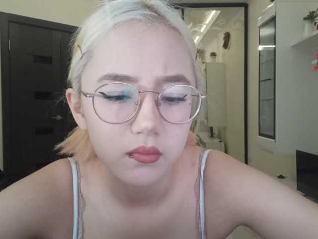 MyrleHenggeler live cam on BongaCams