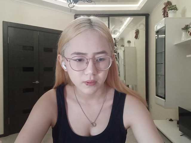 MyrleHenggeler live cam on BongaCams