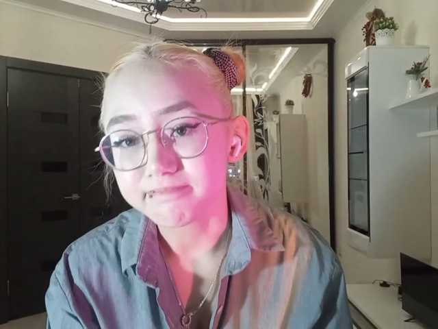 MyrleHenggeler live cam on BongaCams