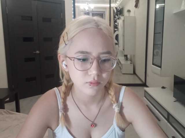 MyrleHenggeler live cam on BongaCams