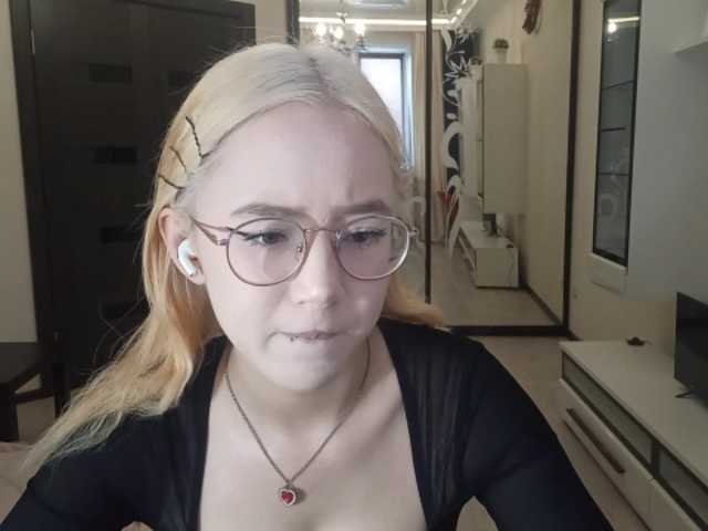 MyrleHenggeler live cam on BongaCams