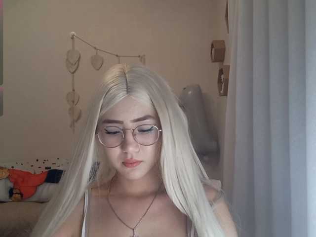MyrleHenggeler live webcam show