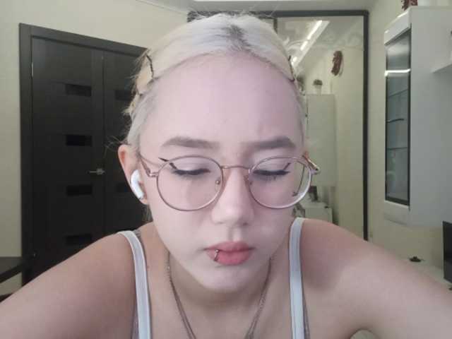 MyrleHenggeler live cam on BongaCams