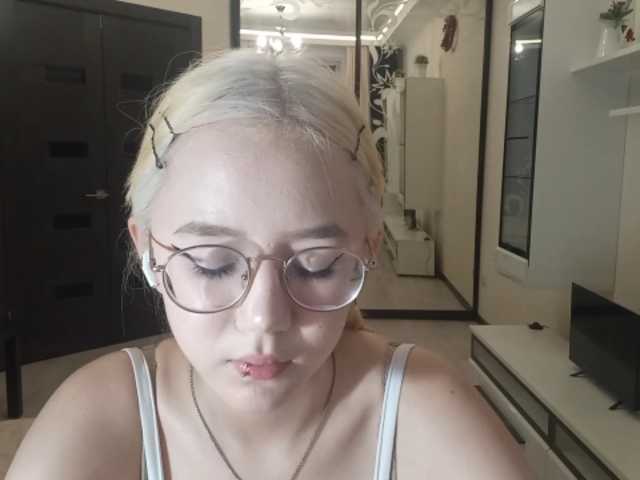 MyrleHenggeler live cam on BongaCams