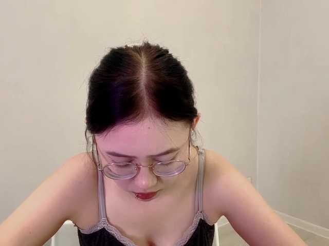 le modèle MyrleHenggeler est en webcam porno dans un show sur le site bongacams, il possède les tags suivants: Asian,Brunette,Trimmed